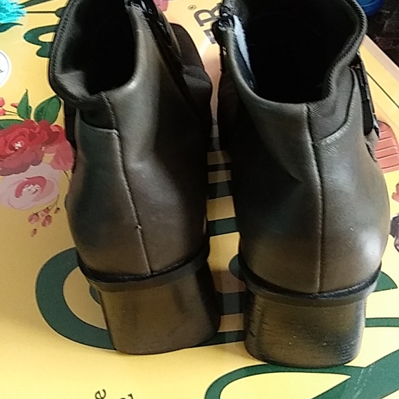 Nicole Ankle Strap Boots. Size 9.5. Color Green - Picture 4 of 4